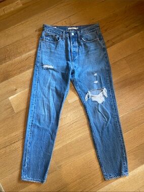 Levi’s Wedgie Fit Blue Denim Jeans Factory Distressed Button Fly Tapered 27